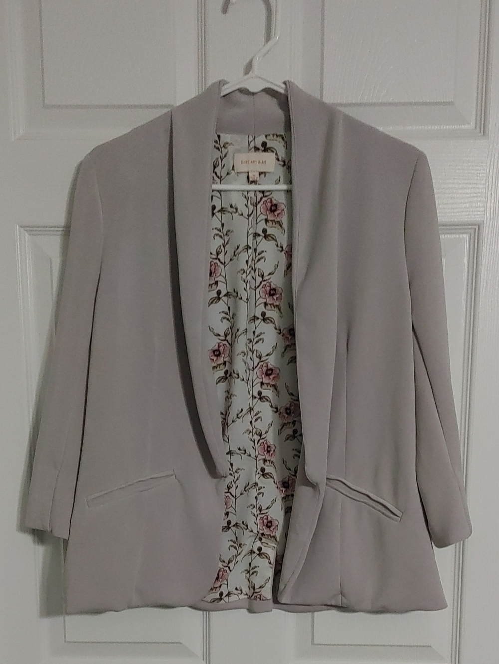 Skies Are Blue Light Gray Open-Front Shawl Collar Blazer with Floral Lining Sz M